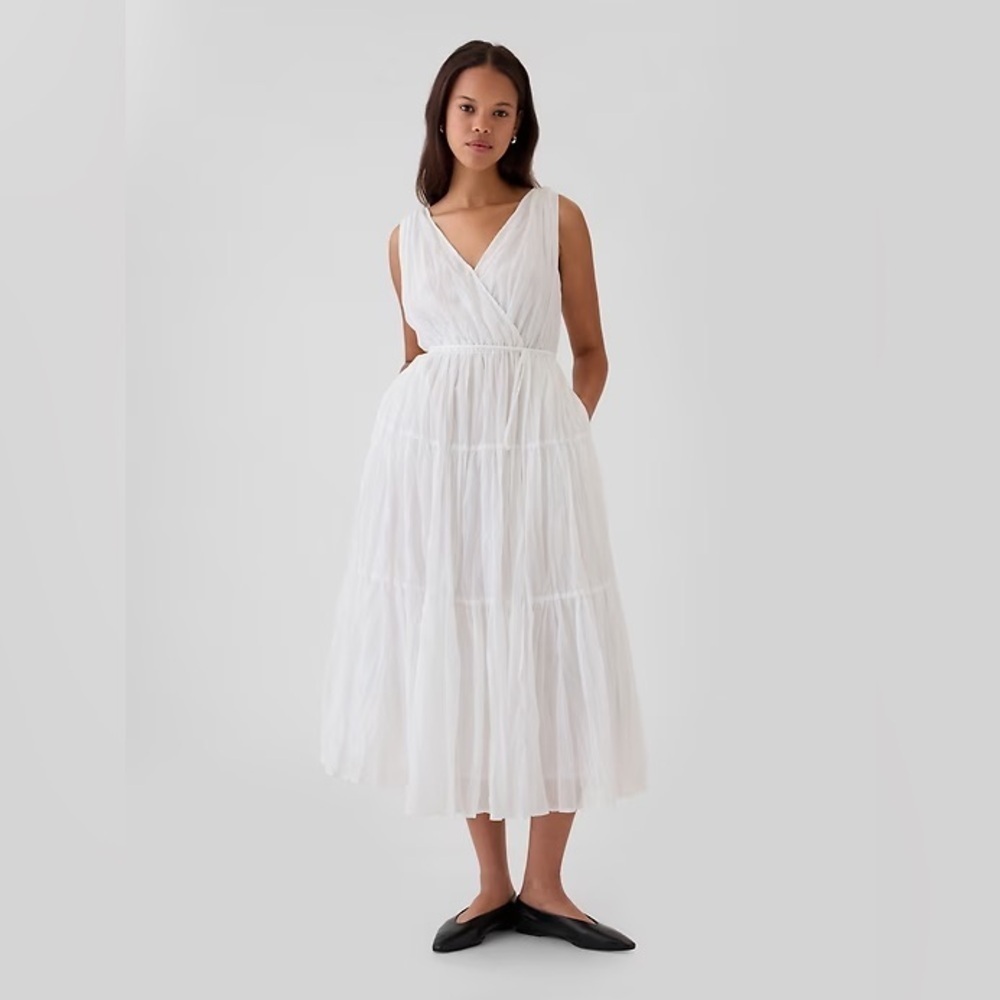 NWT! GAP WHITE PLEATED TIERED MAXI DRESS 🗼
